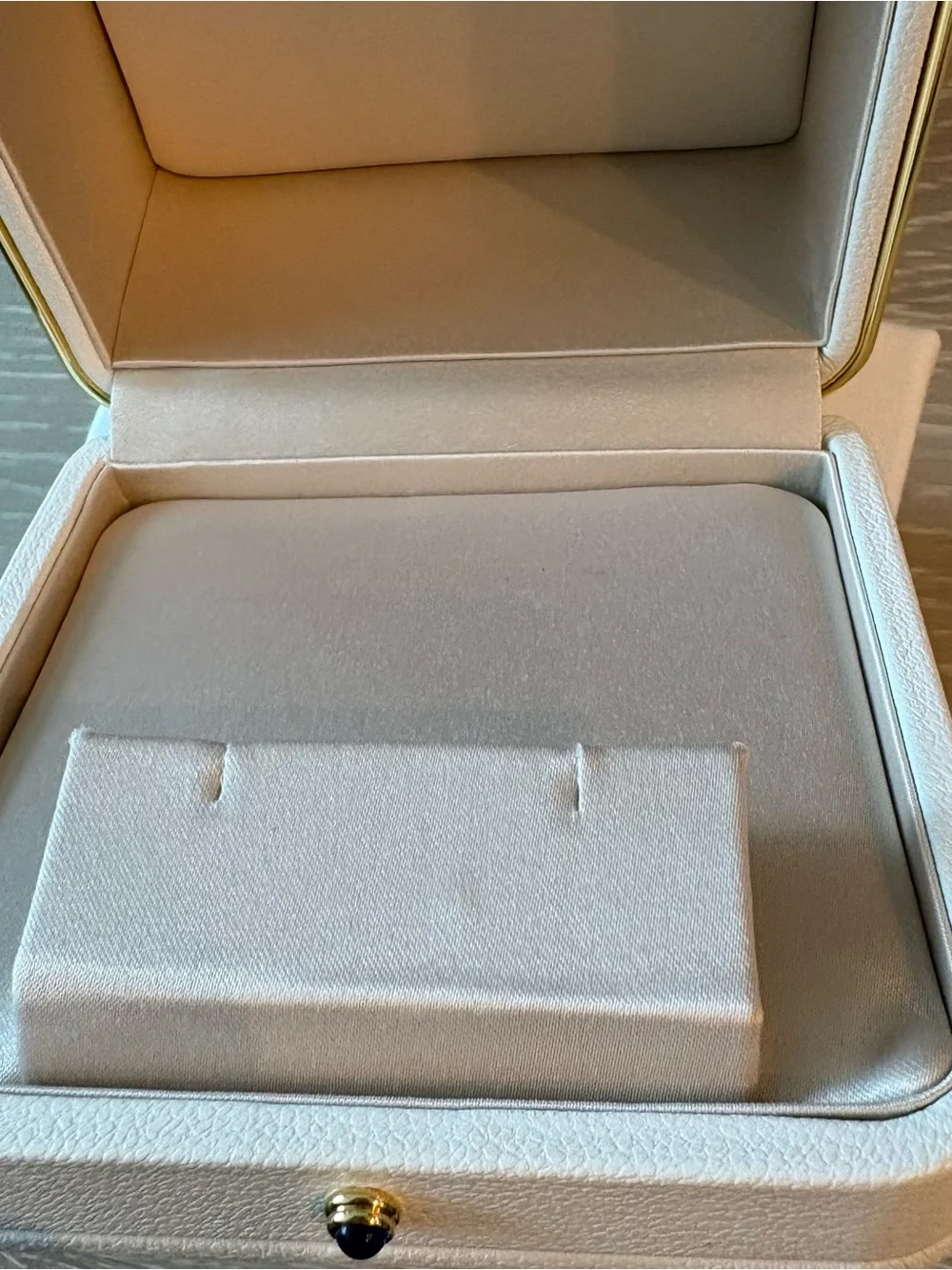 Boucheron White Earring Jewelry Box and gift box